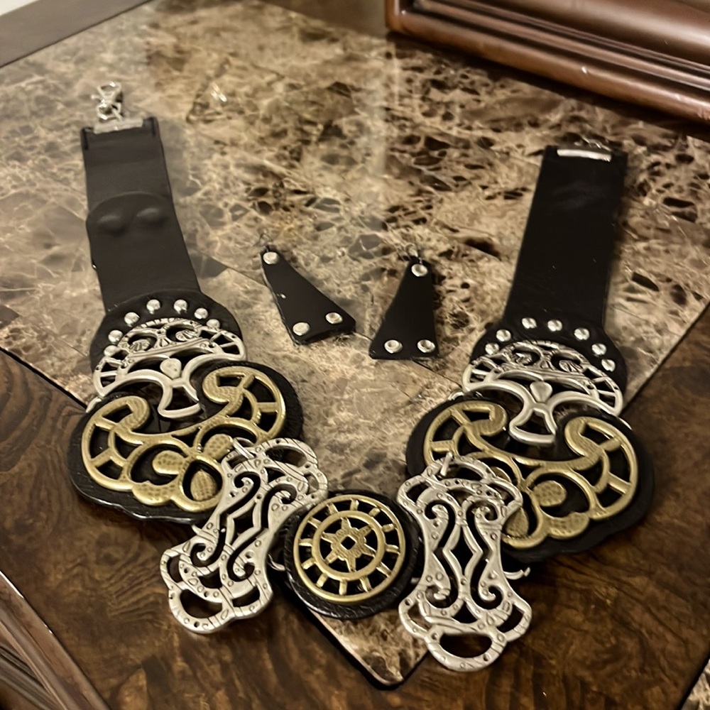 Handmade women’s necklace and earrings.